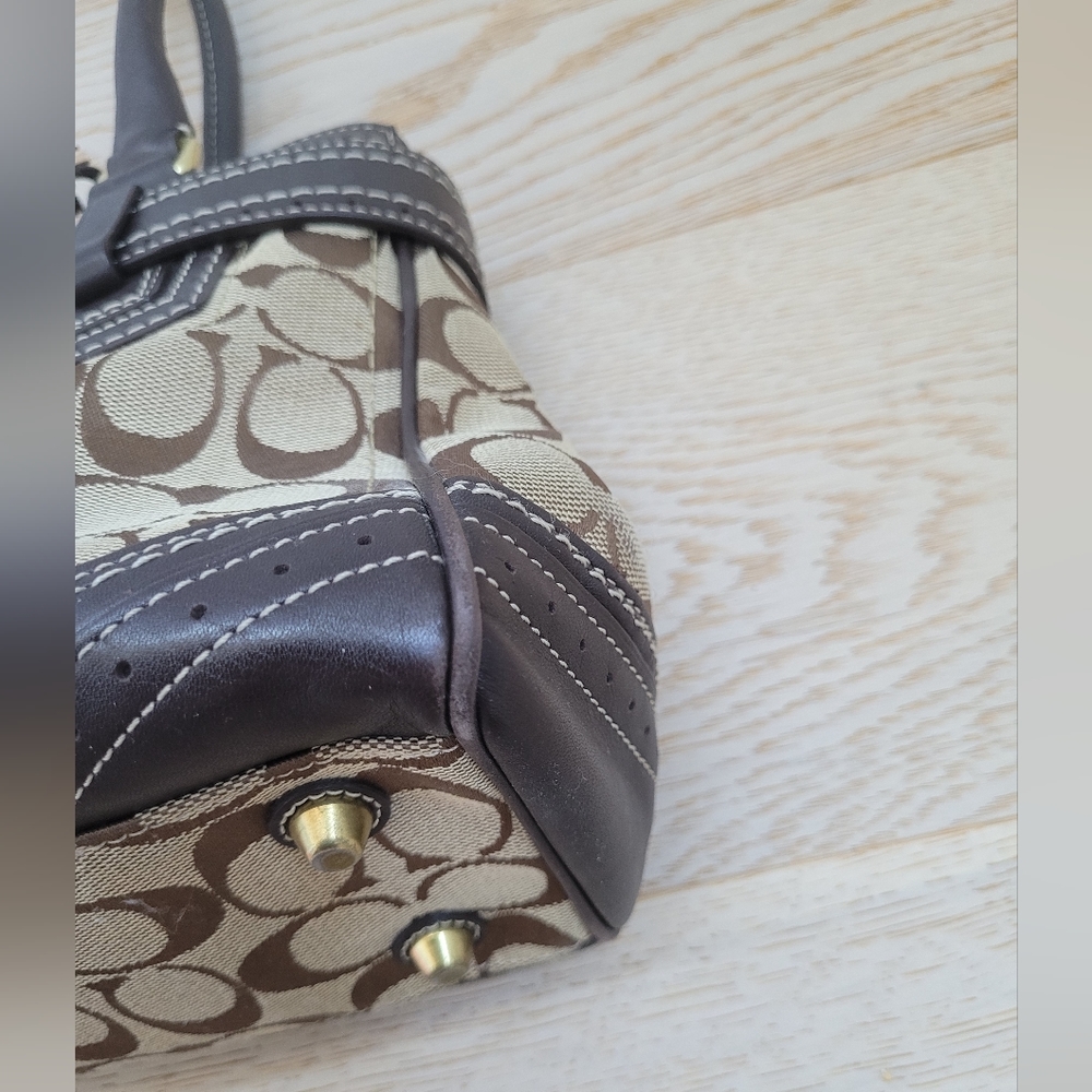 Coach Signature Bag - Picture 8 of 8